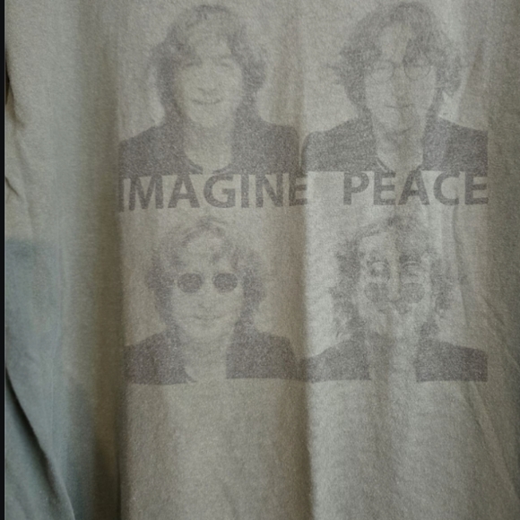 Gildan Tops - John Lennon Imagine Peace T Shirt Size XL in EUC